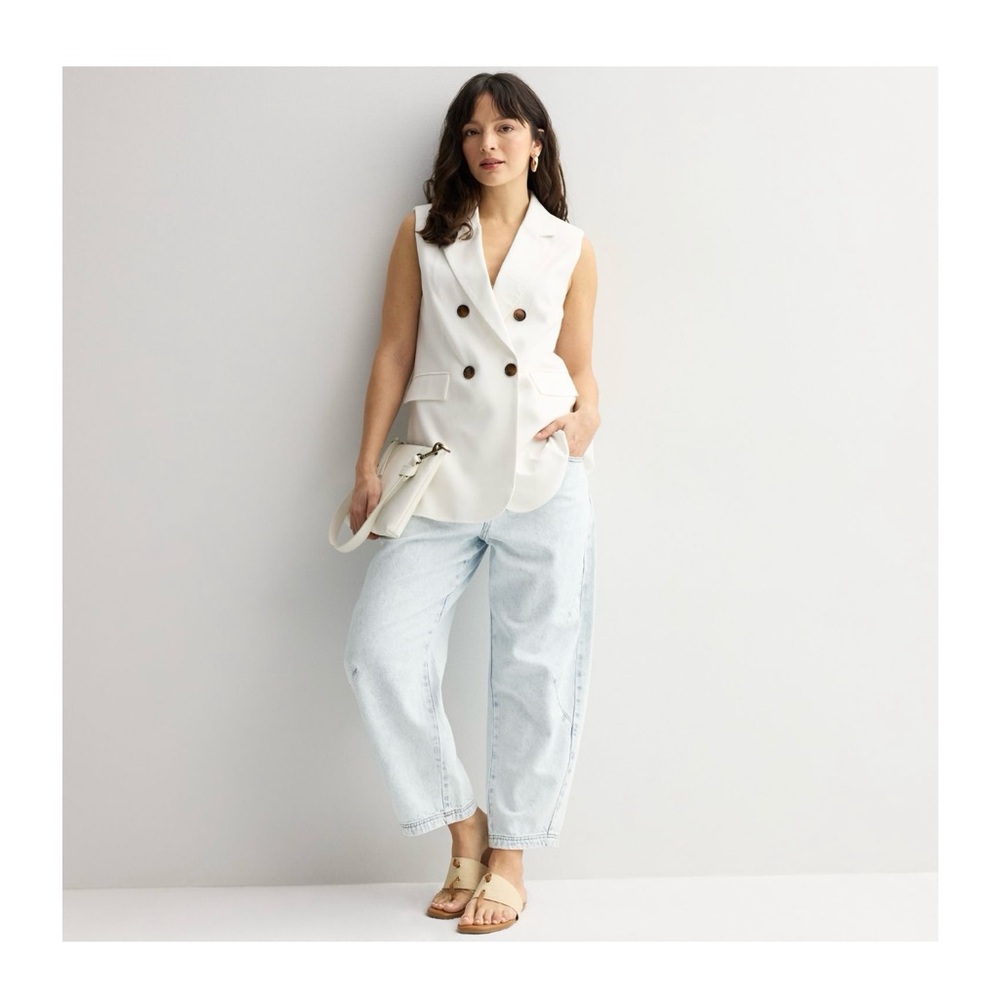 Women's White Sleeveless Blazer Top